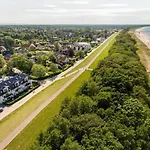 Right By The Sea With Sauna Zingst